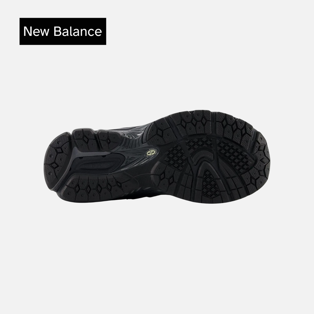 New Balance 2002R Big Kid Cordura Pack - Phantom Black