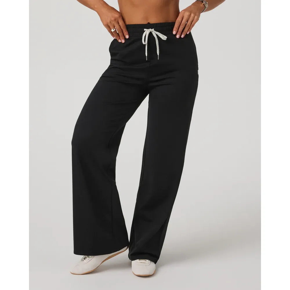 Vuori Women's Halo Essential Wideleg Pant - Short